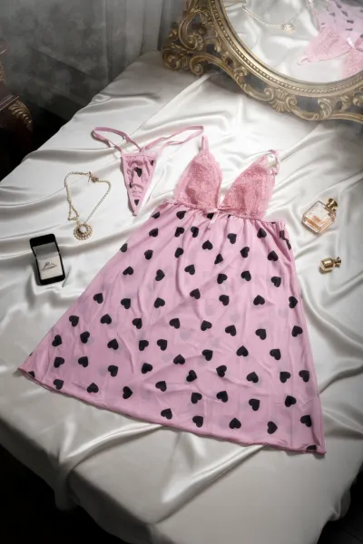 Kalp Desenli Pembe Fantazi Gecelik